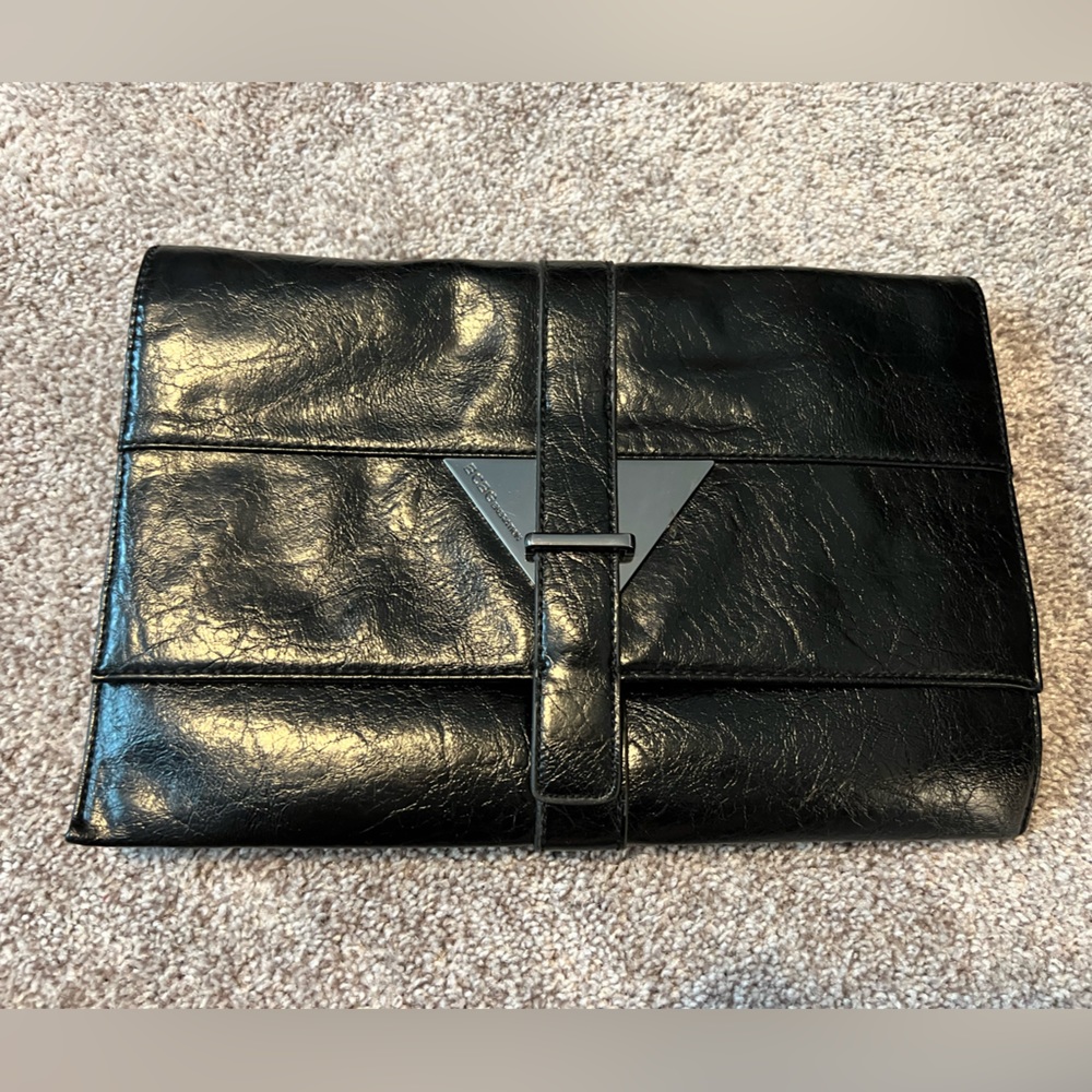 EUC BCBGeneration black clutch
